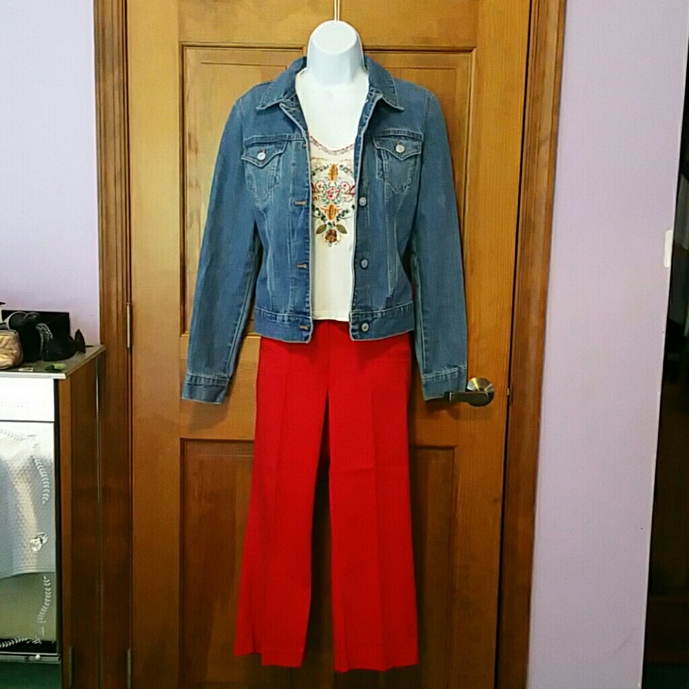 Red capri pants size 6